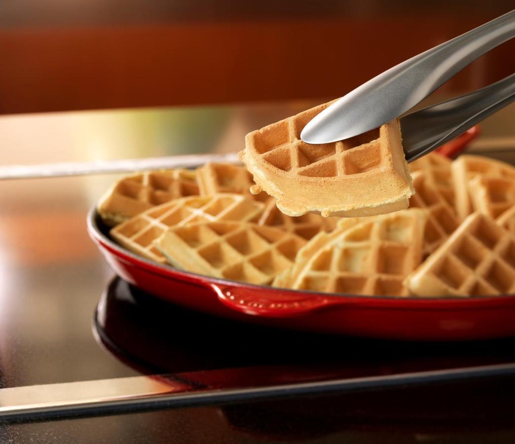 Hyatt Place Jaipur Malviya Nagar Eksteriør billede A waffle iron