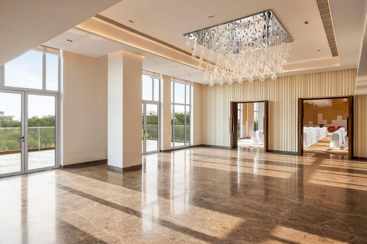 Hyatt Place Jaipur Malviya Nagar Eksteriør billede The interior of the hotel