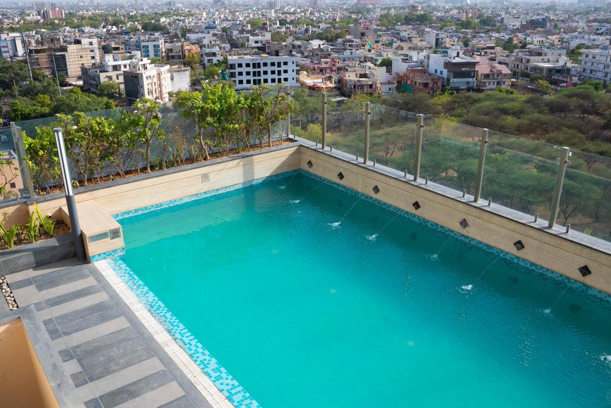 Hyatt Place Jaipur Malviya Nagar Eksteriør billede Swimming pool at the hotel